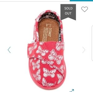 NWOT Tom's baby shoes